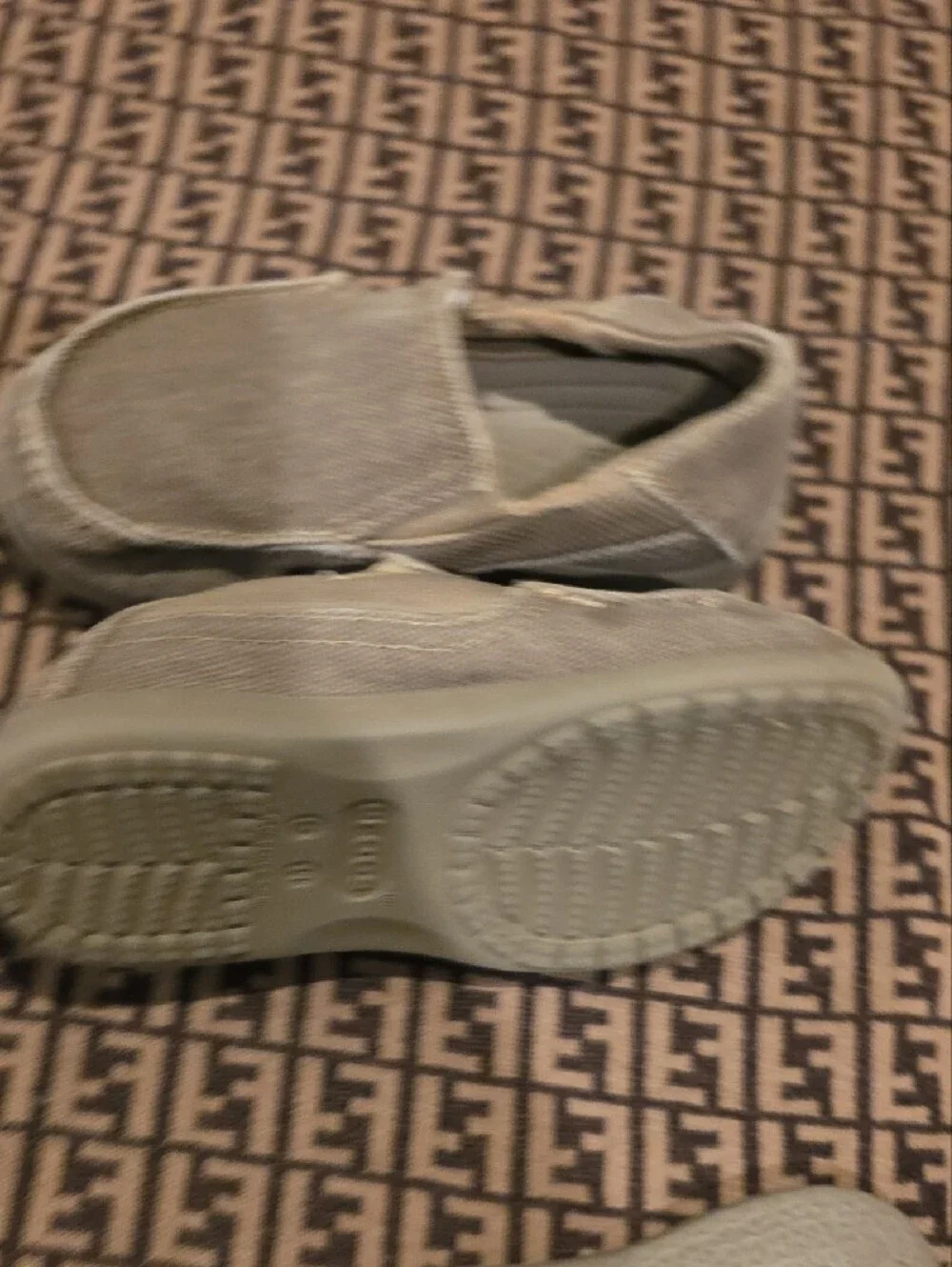 CROCS comfortable slip